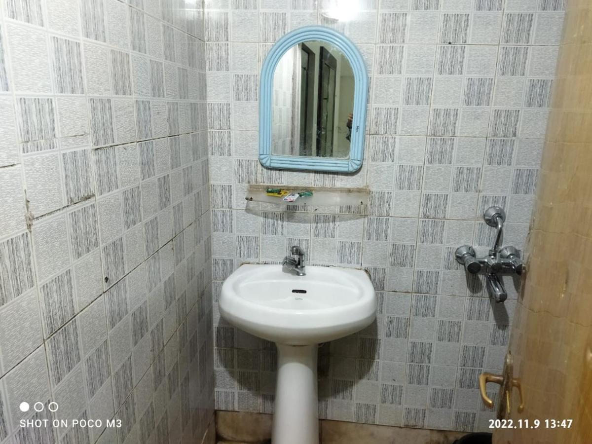 Hotel Well Inn Пури Экстерьер фото